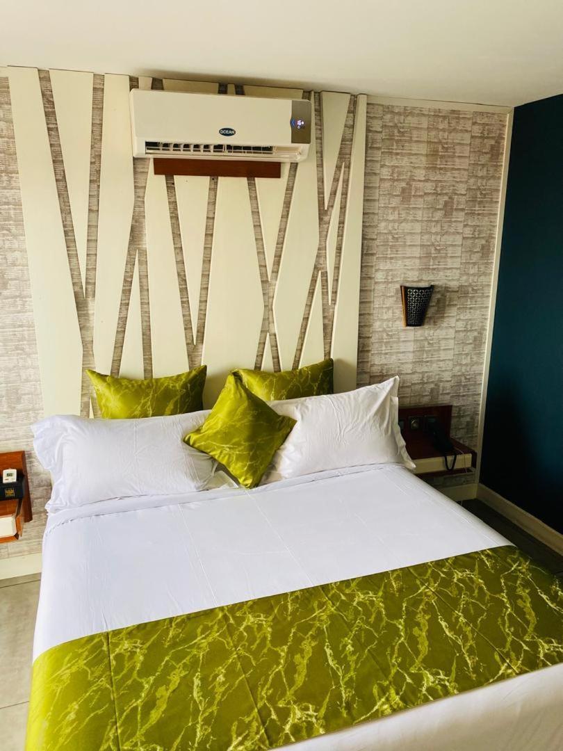 Boun'S Hotel Yaoundé Szoba fotó